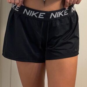 NIKE ✔️ Black Women's Athletic Shorts with Logo Waistband & Pockets | Size Small